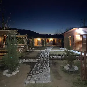 Windmill Gesthouse & Grill Шкодер